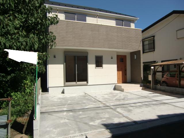 Local appearance photo. Building completed! Shaping land of the south road! ■ Weekday preview even during the reception!