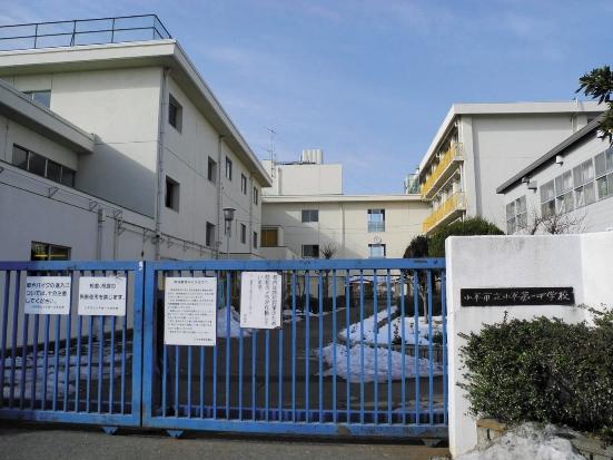 Junior high school. Deng 789m until the first junior high school