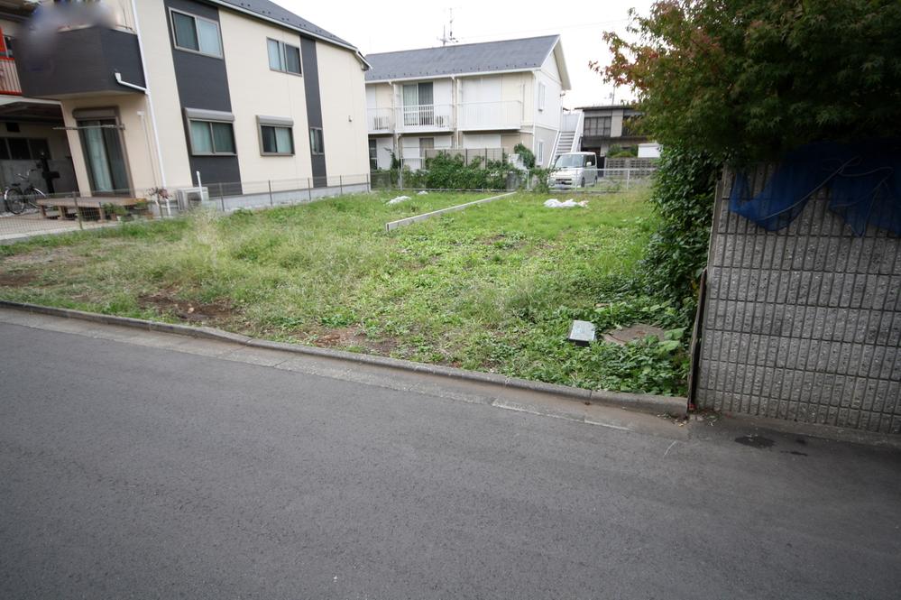 Local photos, including front road. Local (10 May 2013) Shooting