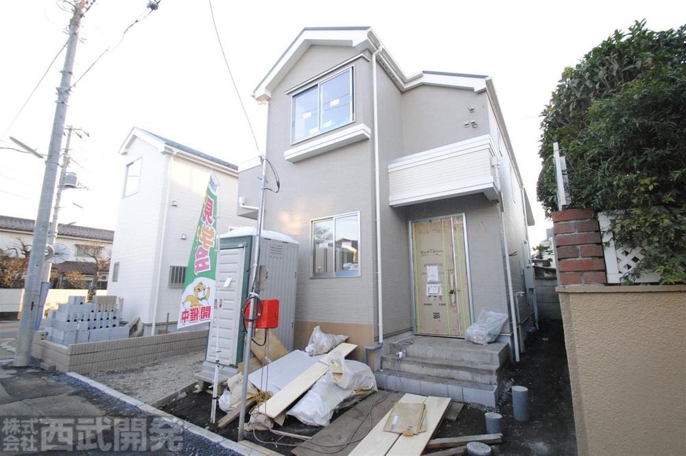 Local photos, including front road. Local (12 May 2013) Shooting 1 Building