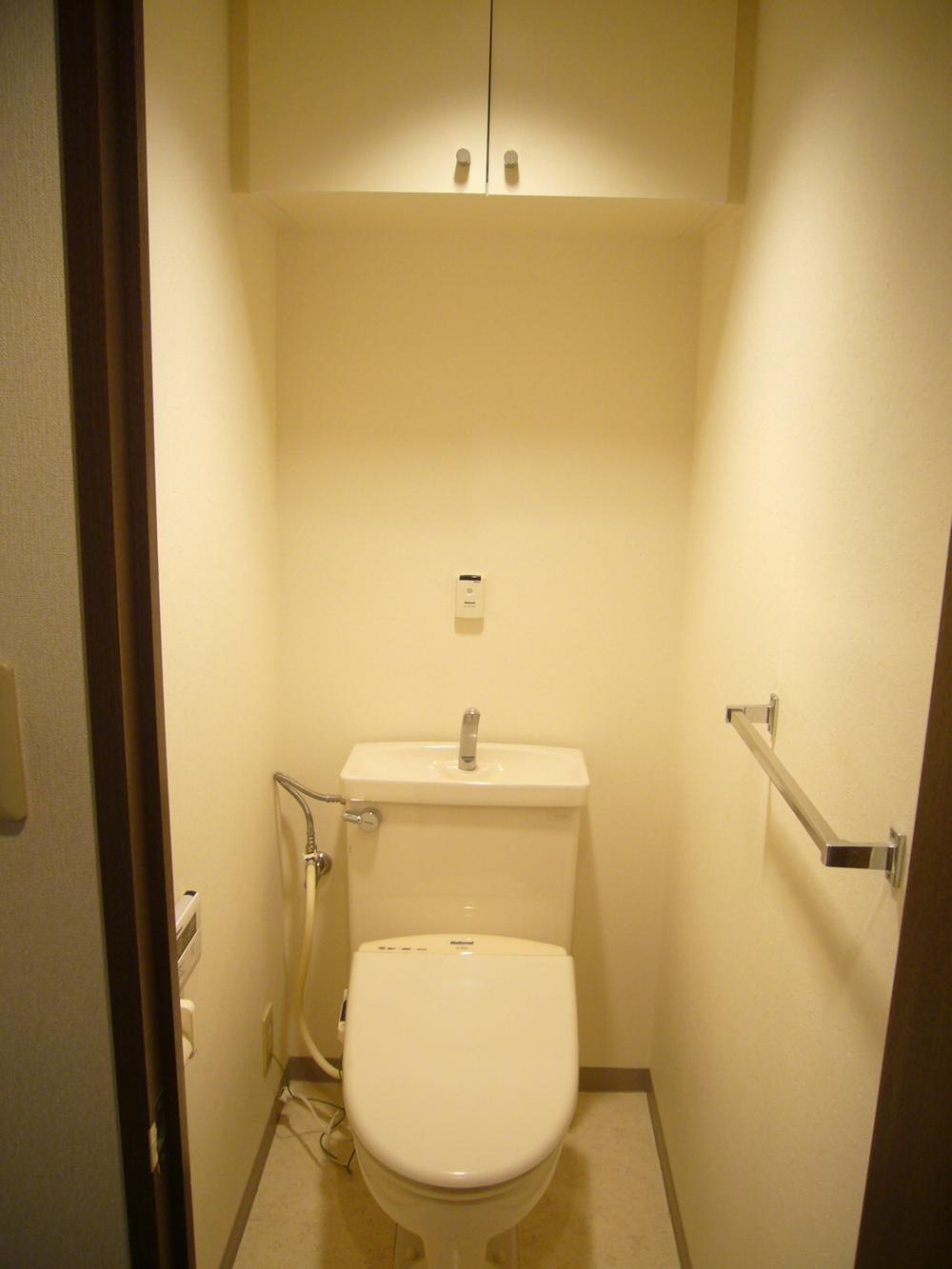 Toilet. Indoor (10 May 2013) Shooting