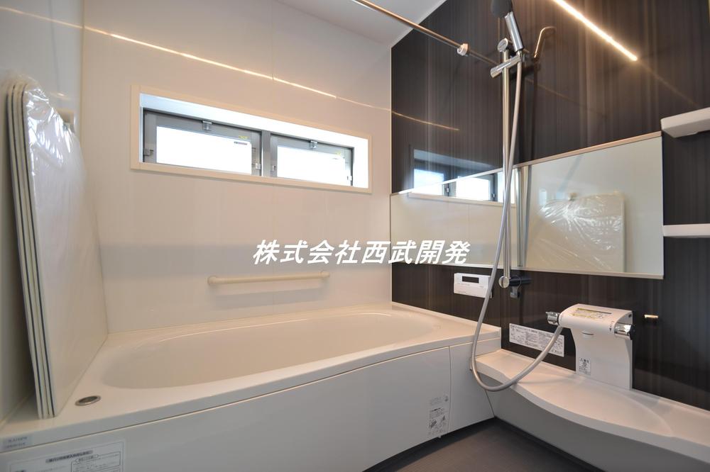 Bathroom. 4 Building