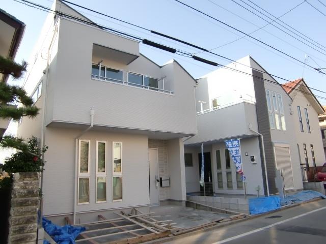 Local appearance photo. Local became the only leave the outer groove construction and parking.