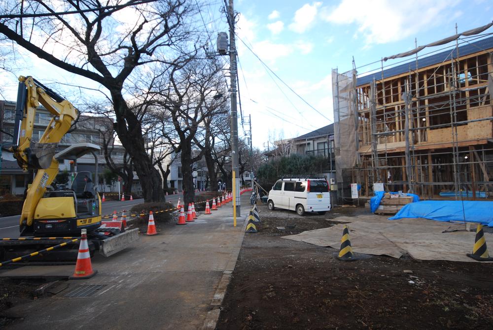 Local photos, including front road. December 2013 shooting