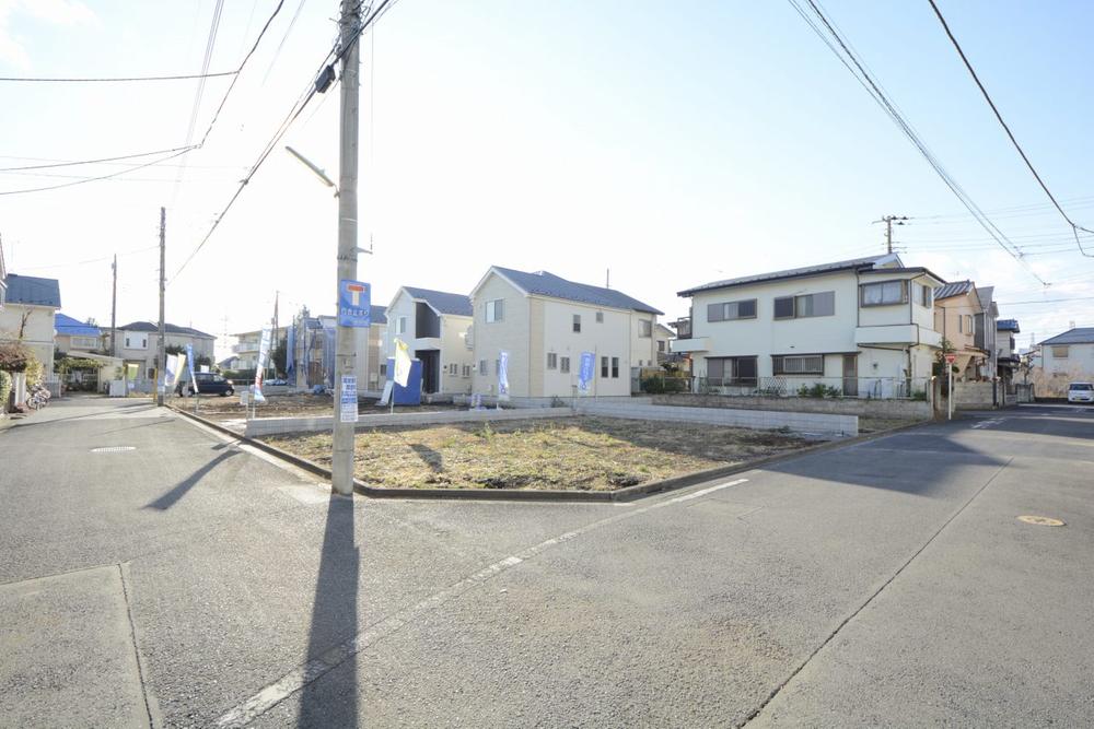 Local photos, including front road. The entire site (December 2013) Shooting