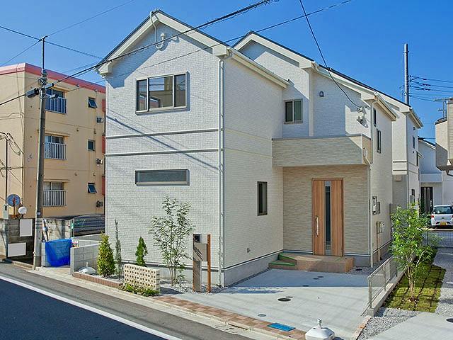 Local appearance photo. Local (10 May 2013) Shooting