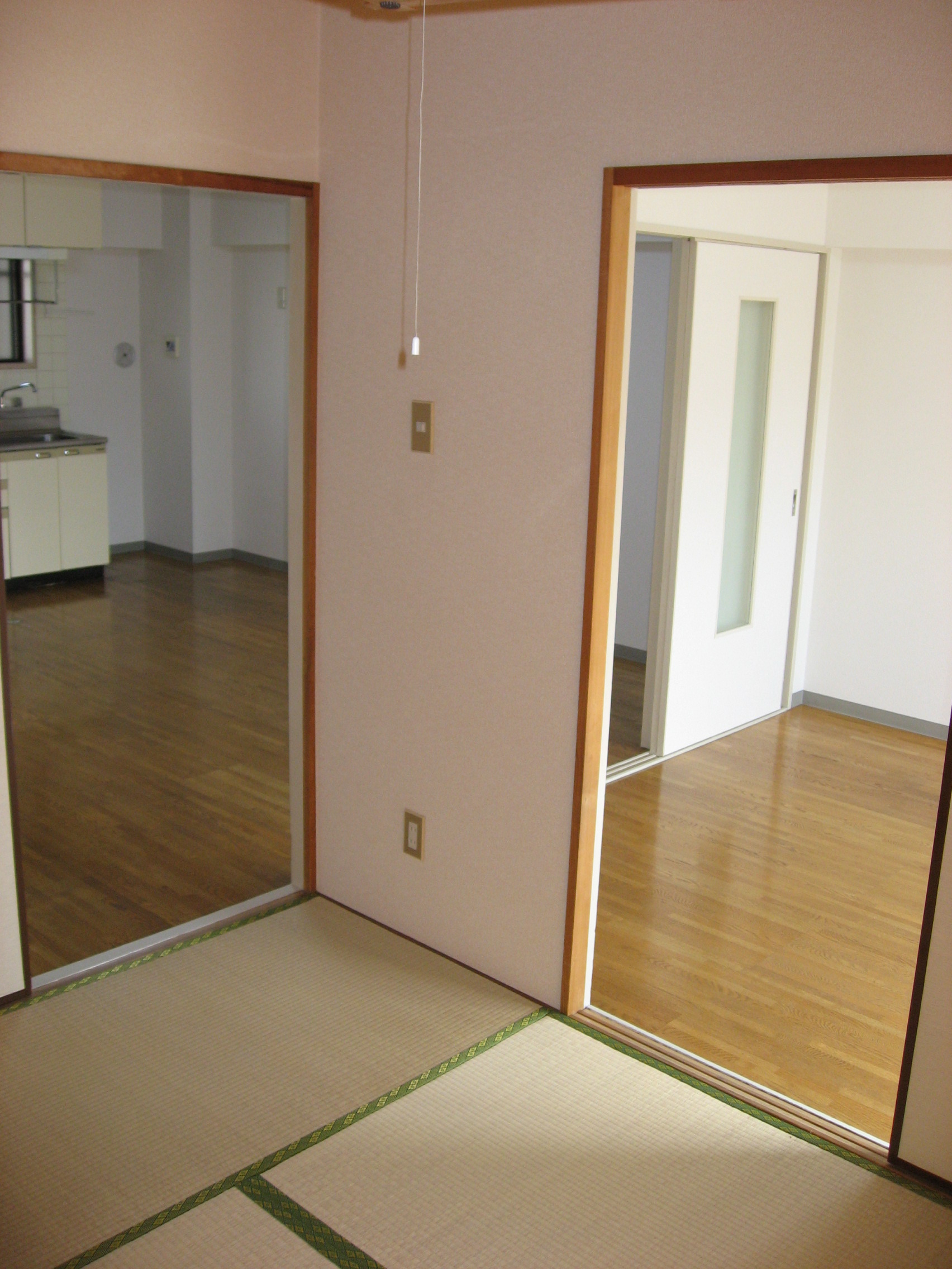 Other room space. Looking at the Western-style room and DK district from Japanese-style room ・ ・ ・ !