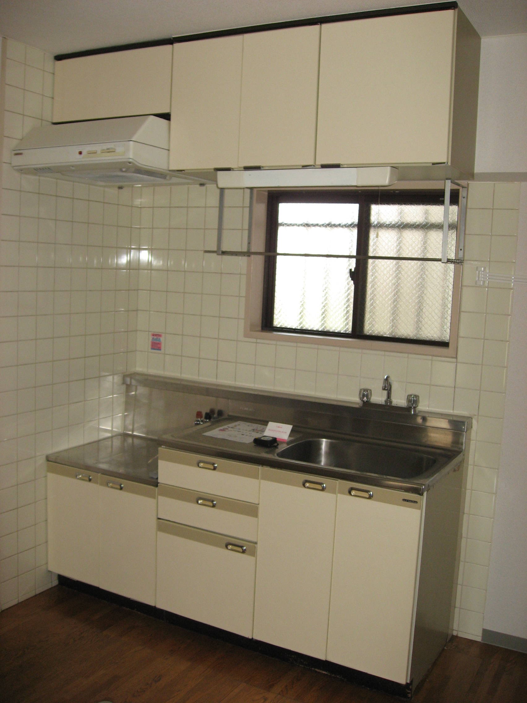 Kitchen. Convenience There are also housed in the upper part in the compact!