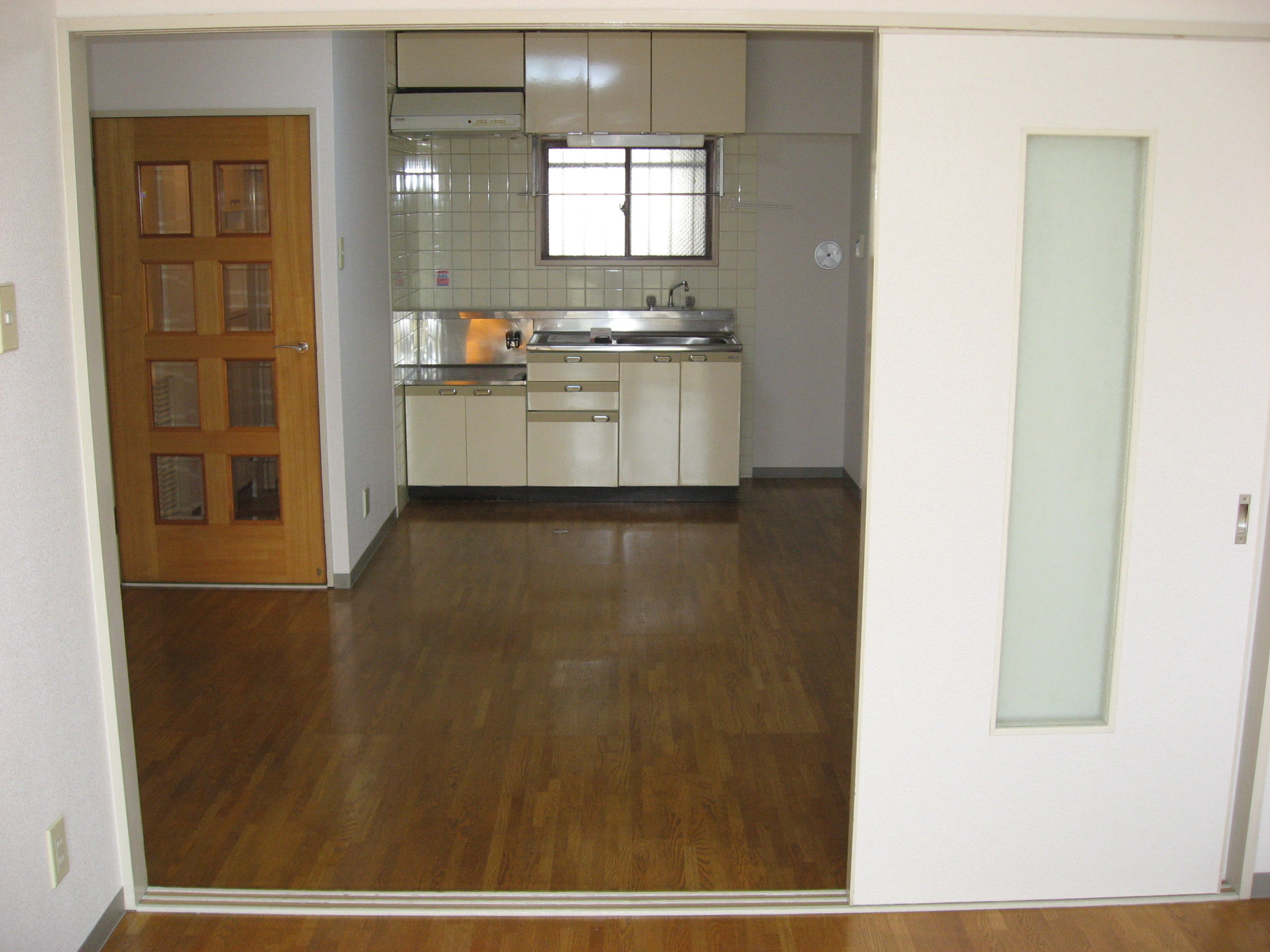 Kitchen. Not ac- cumulate even smell in the happy window kitchen!