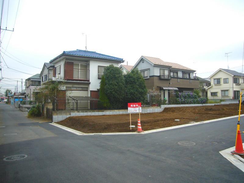 Local photos, including front road. Local (11 May 2013) shooting A compartment