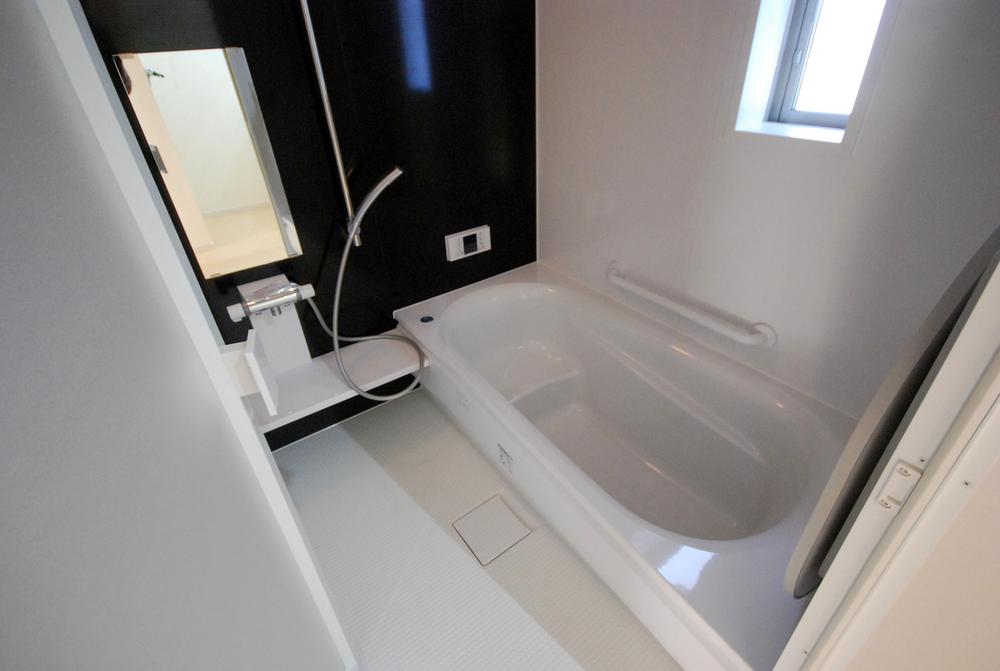 Bathroom. Local Photos