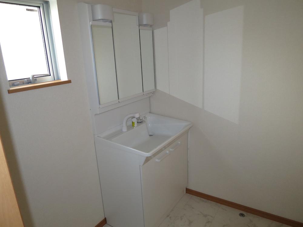 Wash basin, toilet. Local (11 May 2013) Shooting