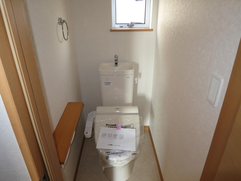 Toilet. Local (11 May 2013) Shooting