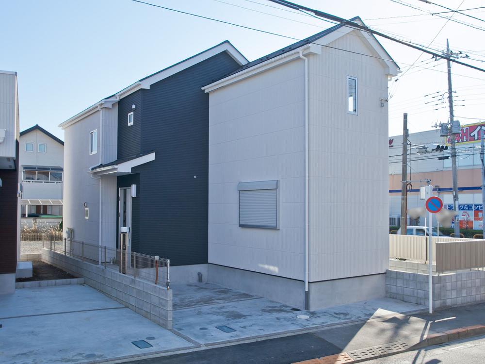 Local appearance photo. Local (11 May 2013) Shooting