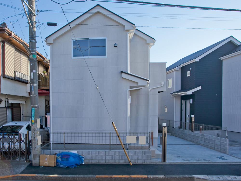 Local appearance photo. Local (11 May 2013) Shooting