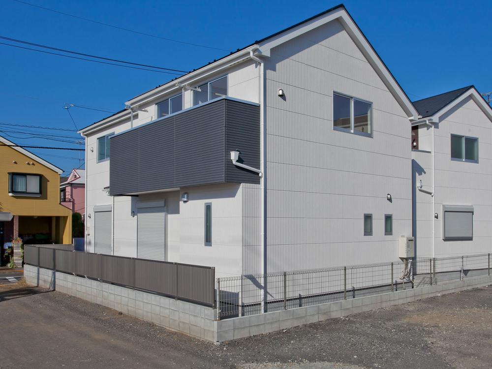 Local appearance photo. Local (11 May 2013) Shooting