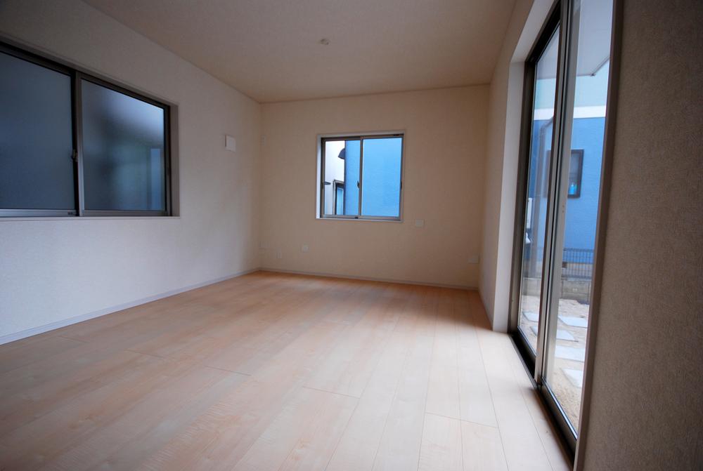 Living. Local Photos