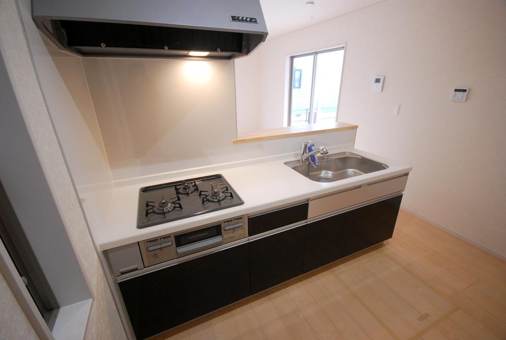 Kitchen. Local Photos