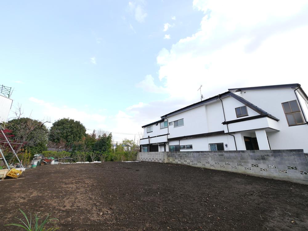 Local photos, including front road. Local (11 May 2013) Shooting