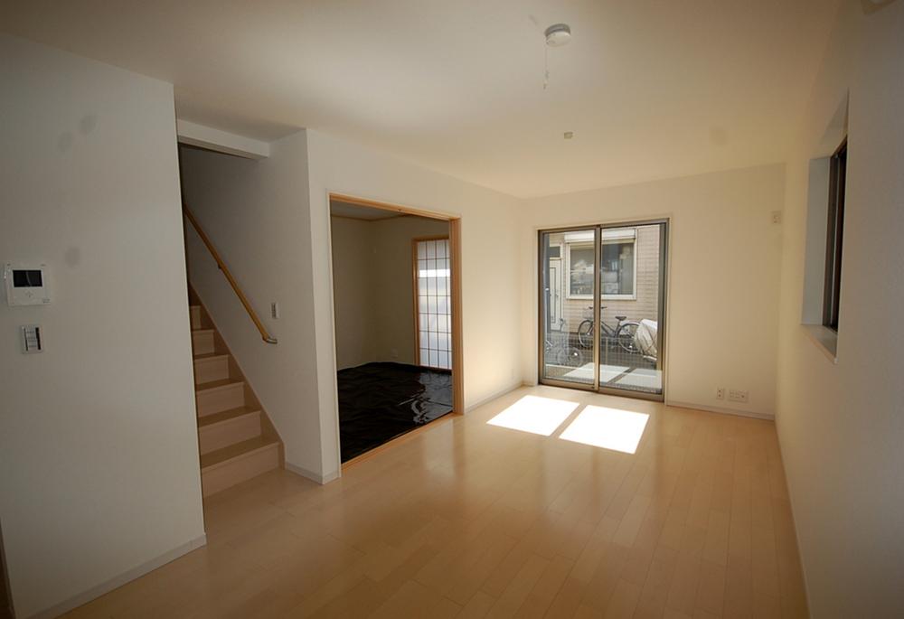 Living. Local Photos