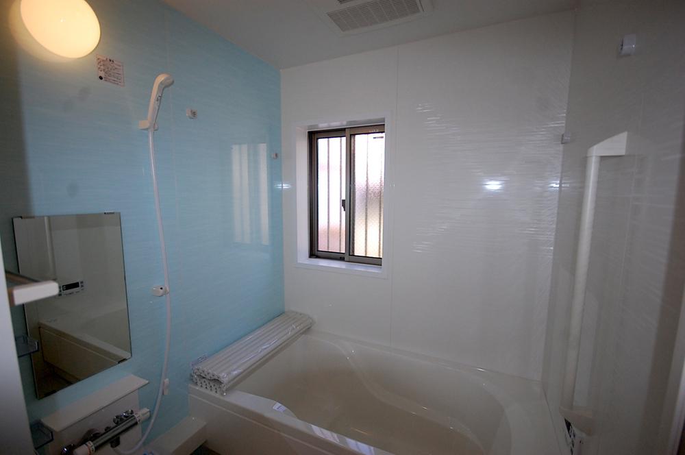 Bathroom. Local Photos