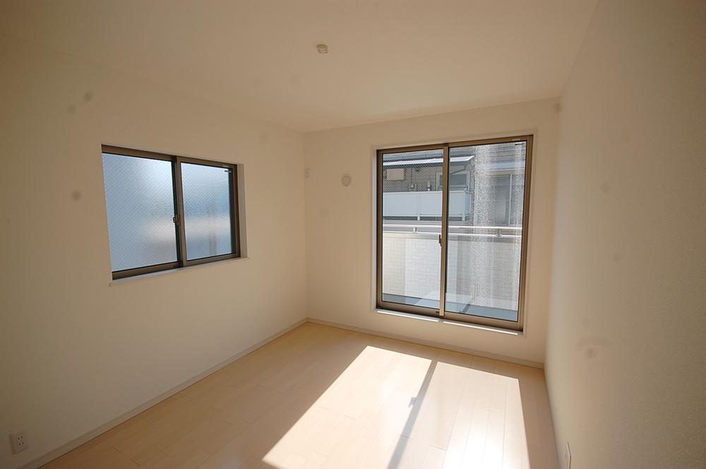 Non-living room. Local Photos