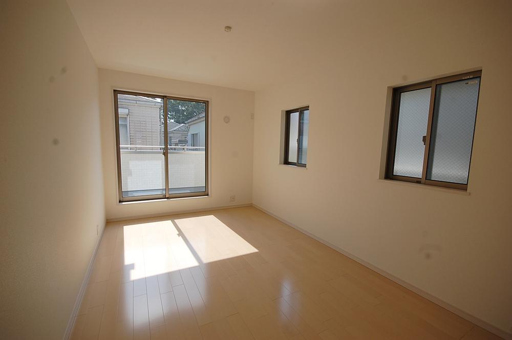 Non-living room. Local Photos