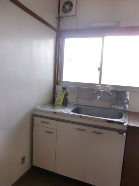 Kitchen. Gas stove is can be installed in the kitchen