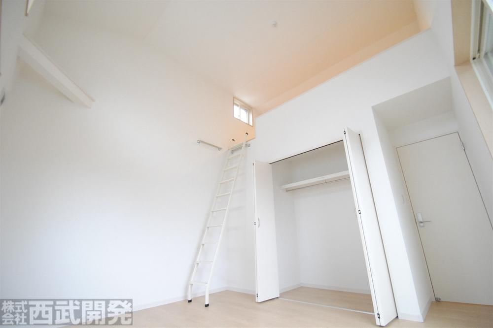 Non-living room. A Building Western-style 7.5 Pledge Closet and loft with 6 Pledge East balcony surface