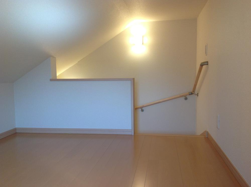 Other local. Attic storage (December 2013) Shooting. All building, It is with attic storage that can be up and down at a fixed stairs. wife, Children are easy to carry things. Seasonal change of clothes of season, Dolls, Precious memories of memorabilia, etc., It seems fit to clean.