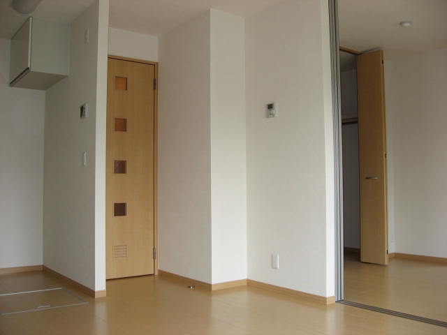Living and room. Looking at the Western and living entrance direction from the balcony side ・ ・ ・ .