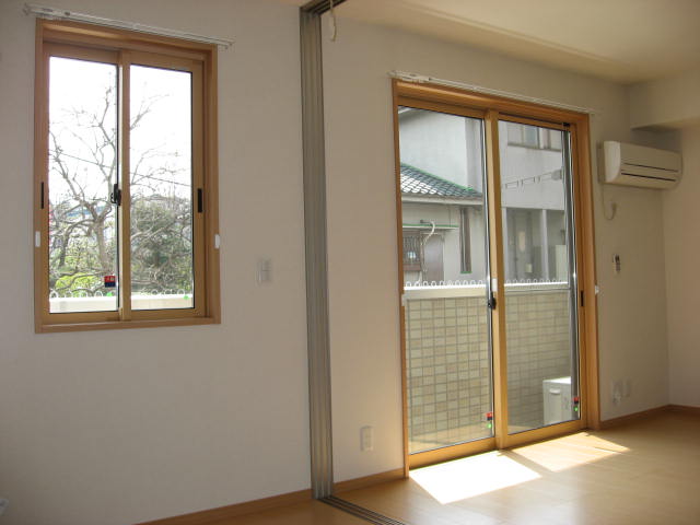 Living and room. Living sweep window, Western-style has become a Koshimado!