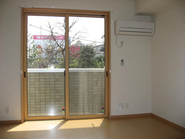 Living and room. South is a bright living room of direction!