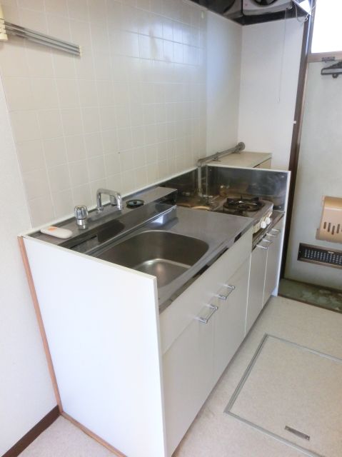 Kitchen. Gas stove can be installed