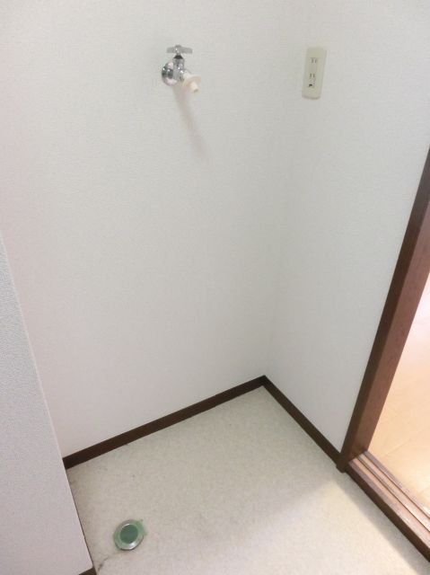 Other Equipment. It is indoor washing machine Storage
