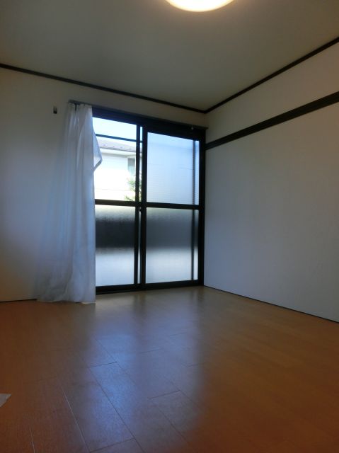 Living and room. This room has become the flooring from the Japanese-style room