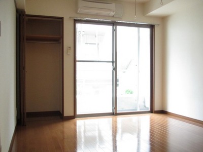 Other room space. Facing south