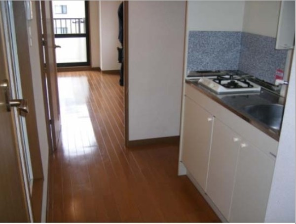 Living and room.  ☆ There is also a day ☆