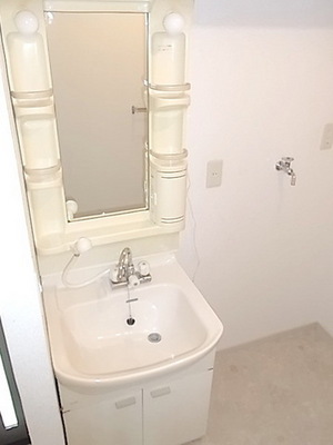 Washroom. Wash basin ・ Washing machine in the room