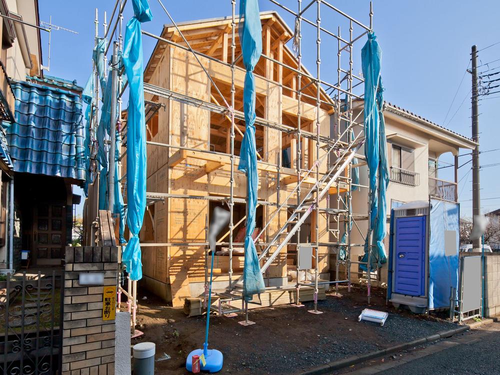 Local photos, including front road. Local (11 May 2001) Shooting