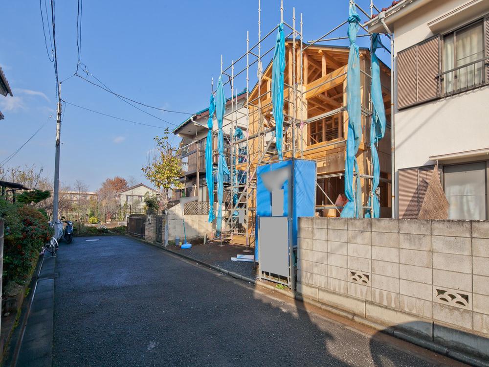 Local photos, including front road. Local (11 May 2001) Shooting