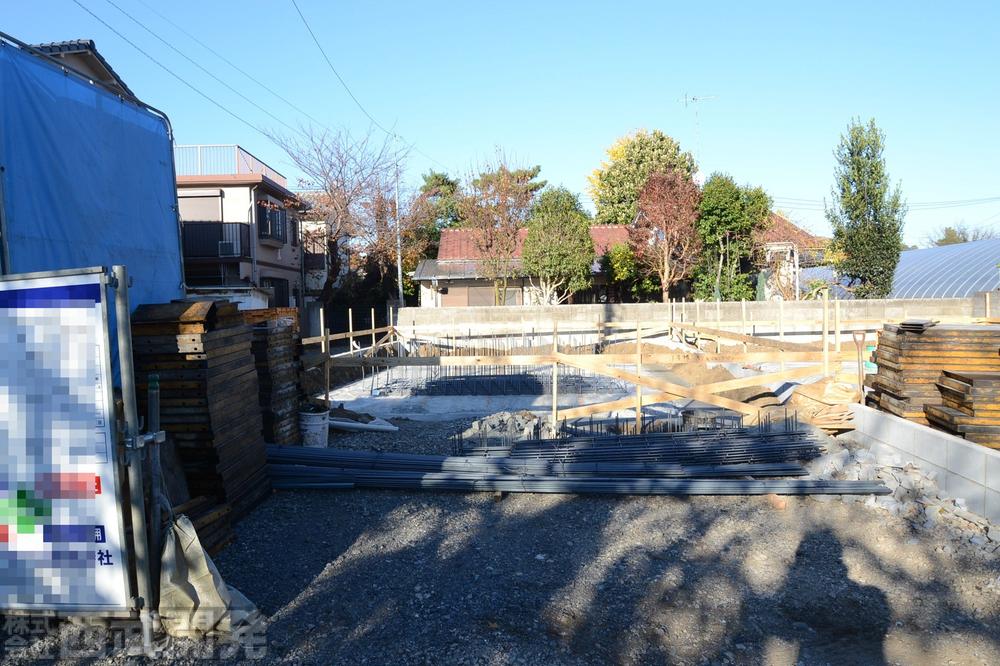 Local photos, including front road. Local (11 May 2013) Shooting 1 Building