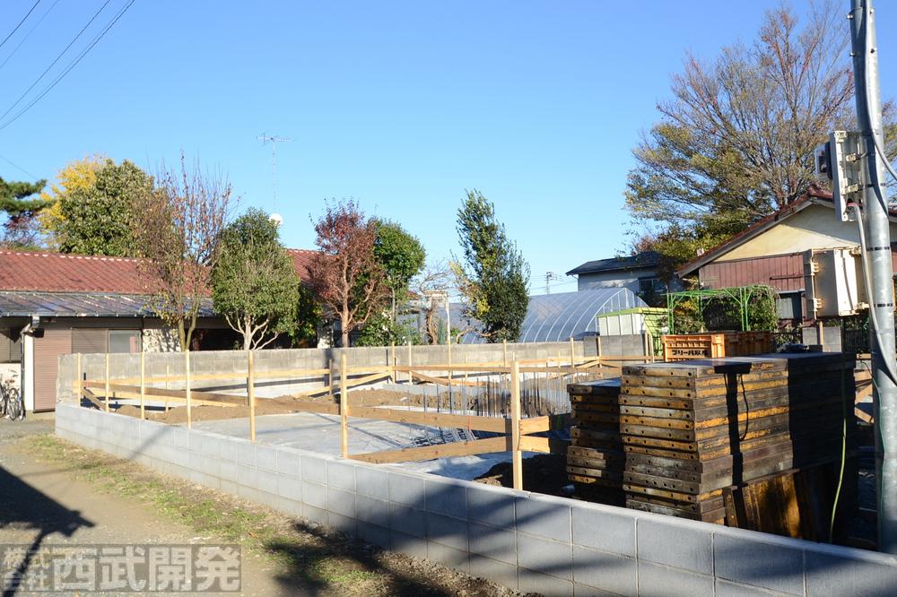 Local photos, including front road. Local (11 May 2013) Shooting 1 Building