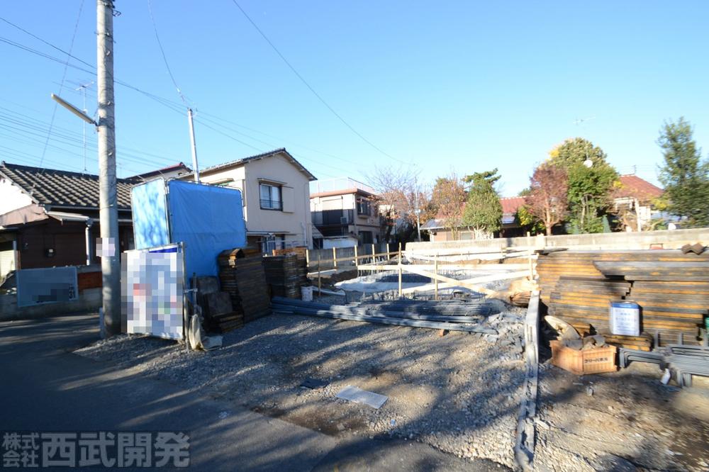 Local photos, including front road. Local (11 May 2013) Shooting Building 2