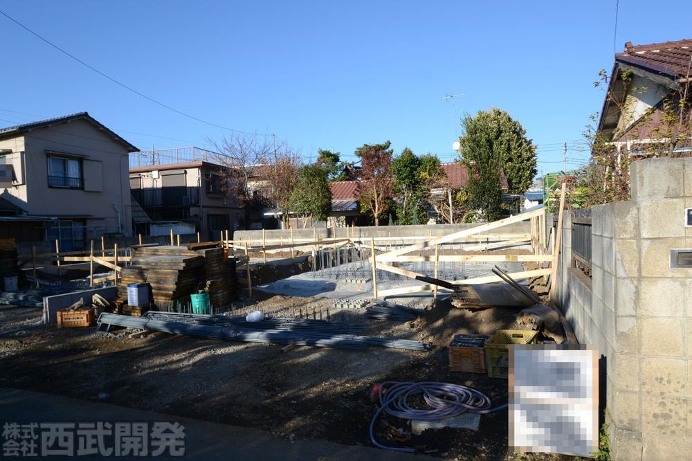 Local photos, including front road. Local (11 May 2013) Shooting Building 2