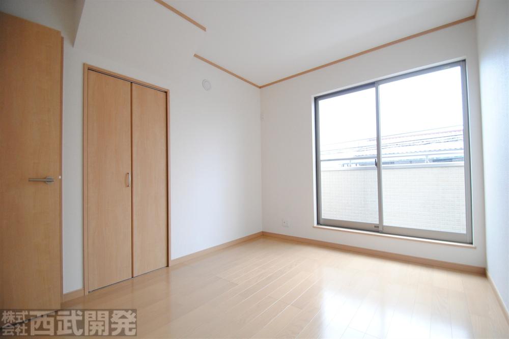 Living. Western-style 5 Pledge With storage