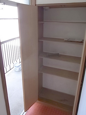 Entrance. Entrance ・ Shoebox