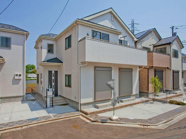 Rendering (appearance). The photograph is an image.