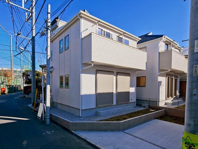 Local appearance photo. Local (11 May 2013) Shooting