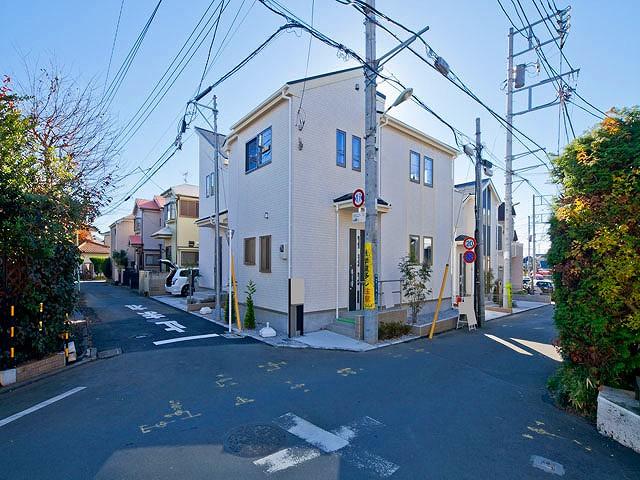 Local appearance photo. Local (11 May 2013) Shooting